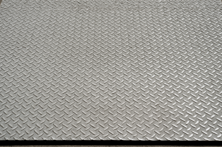 chequered plates loading ramp